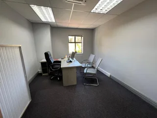 465m² Office to Let in Tyger Valley  Balcony