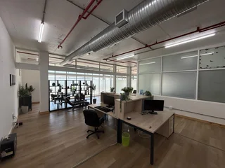 326m² Open Plan Commercial Units Available To Let in Blouberg, Table View