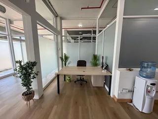 326m² Open Plan Commercial Units Available To Let in Blouberg, Table View