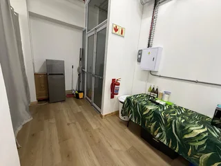 326m² Open Plan Commercial Units Available To Let in Blouberg, Table View