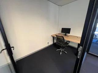 343m² Office To Let in Tyger Valley Shared Balcony