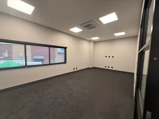 215 Square Meter Office Space To Let In Rooihuiskraal – A-Grade Unit With Backup Power And Fibre