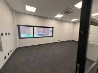 215 Square Meter Office Space To Let In Rooihuiskraal – A-Grade Unit With Backup Power And Fibre