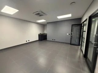 215 Square Meter Office Space To Let In Rooihuiskraal – A-Grade Unit With Backup Power And Fibre