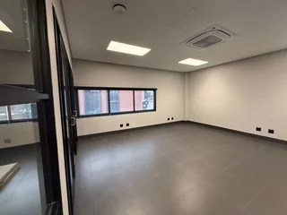 215 Square Meter Office Space To Let In Rooihuiskraal – A-Grade Unit With Backup Power And Fibre
