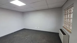 117 Square meter Office Unit to let in hgihly sought after Office park in Highveld