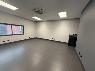 215 Square Meter Office Space To Let In Rooihuiskraal – A-Grade Unit With Backup Power And Fibre