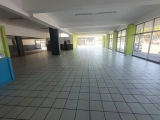 552m² Retail/Showroom Space To Let In Goodwood High Visibility