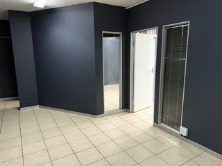 62 Square Meter Office Suite To Let In Clubview – Secure, Fibre-Ready Unit With Rooftop Access