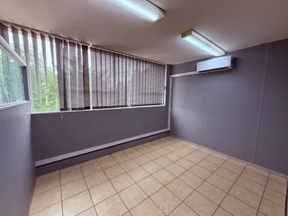 62 Square Meter Office Suite To Let In Clubview – Secure, Fibre-Ready Unit With Rooftop Access