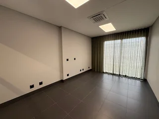 215 Square Meter Office Space To Let In Rooihuiskraal – A-Grade Unit With Backup Power And Fibre