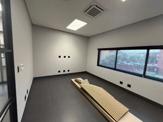 215 Square Meter Office Space To Let In Rooihuiskraal – A-Grade Unit With Backup Power And Fibre