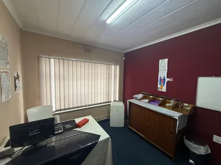Commercial Office Unit To Let - 346 Ontdekkers Service Road, Florida Park, Roodepoort.