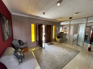 Commercial Office Unit To Let - 346 Ontdekkers Service Road, Florida Park, Roodepoort.