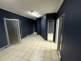 62 Square Meter Office Suite To Let In Clubview – Secure, Fibre-Ready Unit With Rooftop Access