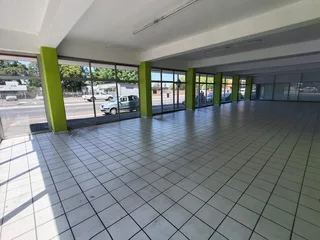 552m² Retail/Showroom Space To Let In Goodwood High Visibility