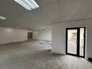 Premium 520m² First Floor Office Space to Let - Clearwater Office Park, Allens Nek, Roodepoort
