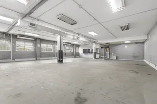 1,637m² High-Exposure Commercial Building To Let on Voortrekker Road, Parow