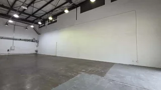 251 Square meter Neat Warehouse space to let in Highveld