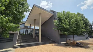62 Square Meter office space to let in Highveld
