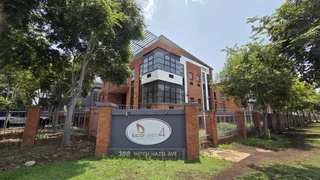 196 Square meter Office space to let in Highveld