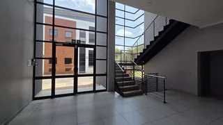 196 Square meter Office space to let in Highveld