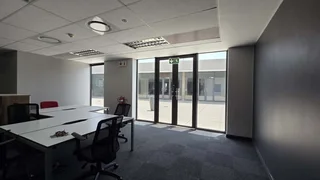 62 Square Meter office space to let in Highveld