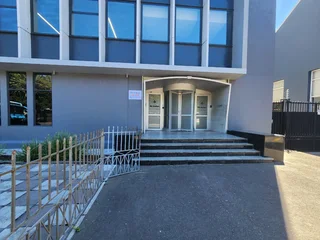 494m² Office, suitable for a training centre, To Let in Woodstock