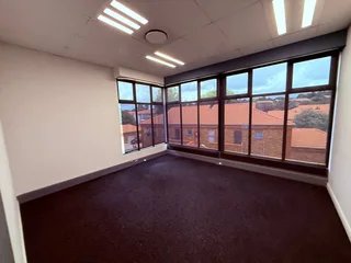 685m² Office To Let In Jean Avenue – Prime Location With Exceptional Accessibility