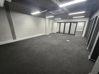 494m² Office, suitable for a training centre, To Let in Woodstock