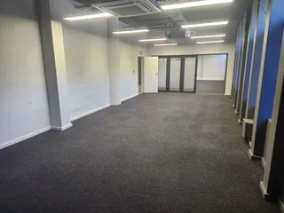 494m² Office, suitable for a training centre, To Let in Woodstock