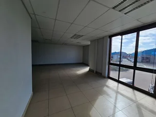 547m2 Warehouse To Let in Willow Park Stikland