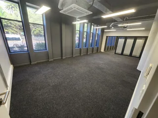 494m² Office, suitable for a training centre, To Let in Woodstock