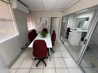 82m² Modern Office To Let in Kenridge Centre