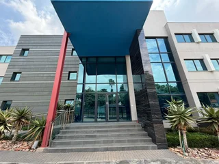 Prime Third Floor Office Space to Let – 41 Scott Street, Waverley, Johannesburg