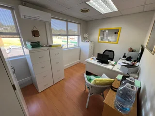 82m² Modern Office To Let in Kenridge Centre