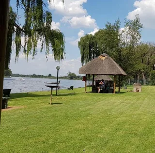 Modern 2-Bedroom Apartment in Secure Complex with River Access