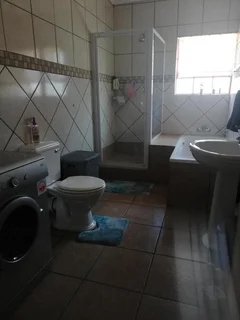 Modern 3 - Bedroom Apartment with Built-in Braai and Communal Swimming Pool!