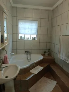 Modern 3 - Bedroom Apartment with Built-in Braai and Communal Swimming Pool!