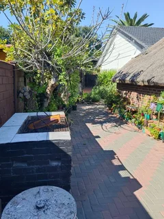 "Inviting Home with 3 Bedrooms, Double Garage, and Beautiful Garden!