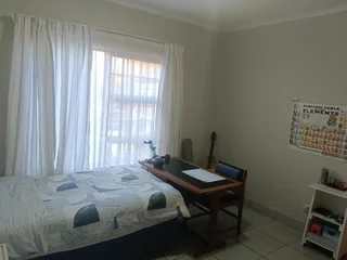 Modern 3 - Bedroom Apartment with Built-in Braai and Communal Swimming Pool!