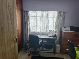 "Inviting Home with 3 Bedrooms, Double Garage, and Beautiful Garden!