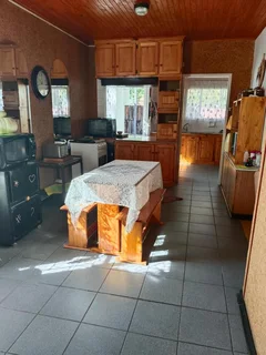 "Inviting Home with 3 Bedrooms, Double Garage, and Beautiful Garden!