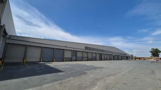 33,000sqm To Let in Roodekop with yard