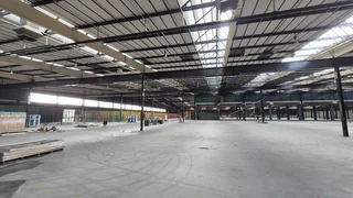 33,000sqm To Let in Roodekop with yard