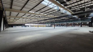 33,000sqm To Let in Roodekop with yard