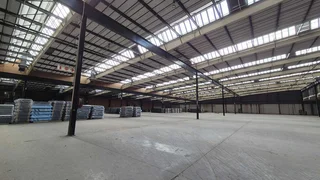 33,000sqm To Let in Roodekop with yard