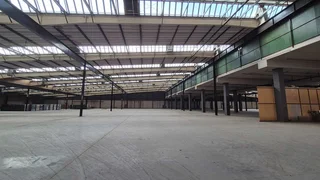 33,000sqm To Let in Roodekop with yard