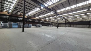 33,000sqm To Let in Roodekop with yard