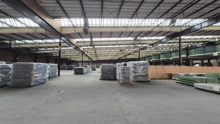 33,000sqm To Let in Roodekop with yard